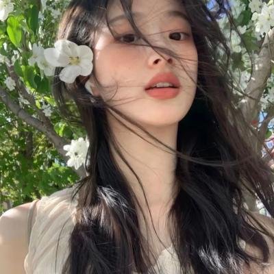 穿黑衣的女孩